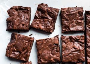Εύκολα brownies με 4 μόνο υλικά
