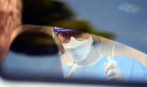 &Kappa;&omicron;&rho;&omicron;&nu;&omicron;ϊό&sigmaf; &sigma;&tau;&eta;&nu; &Epsilon;&lambda;&lambda;ά&delta;&alpha;: &Tau;&alpha; &kappa;&rho;&omicron;ύ&sigma;&mu;&alpha;&tau;&alpha; &sigma;ή&mu;&epsilon;&rho;&alpha;