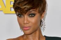 Tyra Banks: &Eta; &pi;&rho;ώ&tau;&eta; &phi;&omega;&tau;&omicron;&gamma;&rho;&alpha;&phi;ί&alpha; &tau;&omicron;&upsilon; &gamma;&iota;&omicron;ύ &tau;&eta;&sigmaf; &pi;&omicron;&upsilon; &alpha;&pi;έ&kappa;&tau;&eta;&sigma;&epsilon; &mu;έ&sigma;&omega; &pi;&alpha;&rho;έ&nu;&theta;&epsilon;&tau;&eta;&sigmaf; &mu;&eta;&tau;έ&rho;&alpha;&sigmaf;