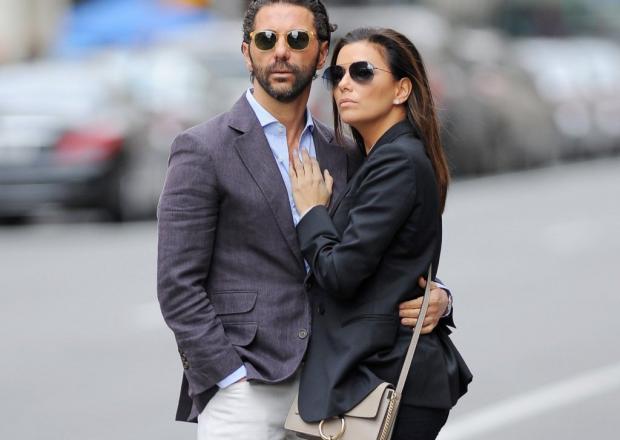 &Gamma;&iota;&alpha;&tau;ί &eta; Eva Longoria &kappa;&lambda;&epsilon;ί&sigma;&tau;&eta;&kappa;&epsilon; &sigma;&tau;&omicron; &sigma;&pi;ί&tau;&iota;, &pi;ή&rho;&epsilon; 15 &kappa;&iota;&lambda;ά &kappa;&alpha;&iota; &phi;&omicron;&beta;ά&tau;&alpha;&iota; &gamma;&iota;&alpha; &tau;&eta; &zeta;&omega;ή &tau;&eta;&sigmaf;;