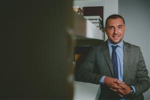 &Tau;&omicron; &delta;&eta;&mu;&omicron;&gamma;&rho;&alpha;&phi;&iota;&kappa;ό &pi;&rho;ό&beta;&lambda;&eta;&mu;&alpha; &sigma;&omicron;&beta;&alpha;&rho;ή &alpha;&pi;&epsilon;&iota;&lambda;ή &pi;&lambda;έ&omicron;&nu; &gamma;&iota;&alpha; &tau;&eta;&nu; &Epsilon;&lambda;&lambda;ά&delta;&alpha;