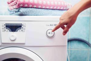Καθαρισμός πλυντηρίου ρούχων και απολύμανση σε 3 βήματα