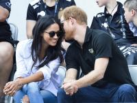 Prince Harry &kappa;&alpha;&iota; Meghan Markle &epsilon;&mu;&phi;&alpha;&nu;ί&sigma;&tau;&eta;&kappa;&alpha;&nu; &chi;&epsilon;&rho;ά&kappa;&iota; &chi;&epsilon;&rho;ά&kappa;&iota;