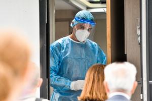 &Tau;&omicron;&upsilon;&sigmaf; 922 έ&phi;&tau;&alpha;&sigma;&alpha;&nu; &omicron;&iota; &nu;&omicron;&sigma;&eta;&lambda;&epsilon;&upsilon;ό&mu;&epsilon;&nu;&omicron;&iota; &alpha;&sigma;&theta;&epsilon;&nu;&epsilon;ί&sigmaf;