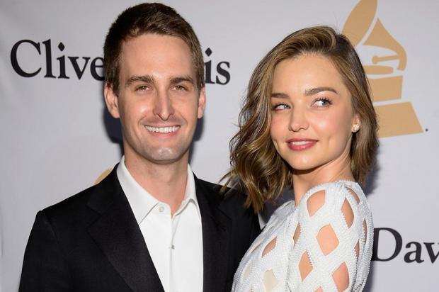 &Eta; Miranda Kerr &pi;&alpha;&nu;&tau;&rho;&epsilon;ύ&tau;&eta;&kappa;&epsilon; &mu;&epsilon; &tau;&omicron;&nu; CEO &tau;&omicron;&upsilon; Snapchat, Evan Spiegel