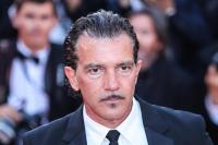 &Alpha;&gamma;&nu;ώ&rho;&iota;&sigma;&tau;&omicron;&sigmaf; &omicron; Antonio Banderas - &Xi;ύ&rho;&iota;&sigma;&epsilon; ό&lambda;&omicron; &tau;&omicron;&upsilon; &tau;&omicron; &pi;&rho;ό&sigma;&omega;&pi;&omicron; &mu;έ&chi;&rho;&iota; &kappa;&alpha;&iota; &tau;&alpha; &phi;&rho;ύ&delta;&iota;&alpha;!
