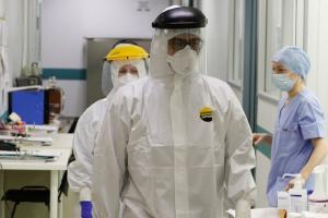 &Kappa;&omicron;&rho;&omicron;&nu;&omicron;ϊό&sigmaf;: &Sigma;&tau;&omicron;&upsilon;&sigmaf; 324 &omicron;&iota; &nu;&epsilon;&kappa;&rho;&omicron;ί &sigma;&tau;&eta;&nu; &Epsilon;&lambda;&lambda;ά&delta;&alpha; - 8 &sigma;&epsilon; έ&nu;&alpha; 24&omega;&rho;&omicron;