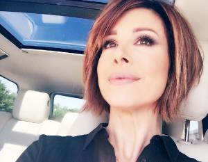 &Tau;&omicron; &chi;&rho;ώ&mu;&alpha; &mu;&omicron;&lambda;&upsilon;&beta;&iota;&omicron;ύ &pi;&omicron;&upsilon; &laquo;&alpha;&nu;&epsilon;&beta;ά&zeta;&epsilon;&iota;&raquo; &tau;&omicron; &beta;&lambda;έ&mu;&mu;&alpha; &mu;&epsilon;&tau;ά &tau;&alpha; 50