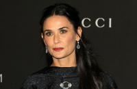 Demi Moore: Έ&chi;&alpha;&sigma;&epsilon; &tau;&alpha; &mu;&pi;&rho;&omicron;&sigma;&tau;&iota;&nu;ά &tau;&eta;&sigmaf; &delta;ό&nu;&tau;&iota;&alpha; &lambda;ό&gamma;&omega; ά&gamma;&chi;&omicron;&upsilon;&sigmaf;