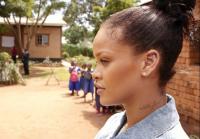 Rihanna: &Pi;&rho;&omicron;&sigma;&pi;&alpha;&theta;&epsilon;ί &nu;&alpha; &delta;&iota;&delta;ά&xi;&epsilon;&iota; &mu;&alpha;&theta;&eta;&mu;&alpha;&tau;&iota;&kappa;ά &sigma;&epsilon; &pi;&alpha;&iota;&delta;ά&kappa;&iota;&alpha;