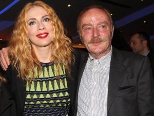 &Nu;&tau;ί&nu;&omicron;&sigmaf; &Kappa;&alpha;&rho;ύ&delta;&eta;&sigmaf;: "&Eta; &Sigma;&mu;&alpha;&rho;ά&gamma;&delta;&alpha; &mu;ά&sigmaf; &sigma;&upsilon;&nu;&tau;&eta;&rho;&epsilon;ί"