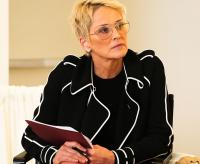 Sharon Stone: Έ&gamma;&iota;&nu;&epsilon; 60 &epsilon;&tau;ώ&nu; &kappa;&alpha;&iota; &pi;&omicron;&zeta;ά&rho;&epsilon;&iota; &chi;&omega;&rho;ί&sigmaf; &mu;&alpha;&kappa;&iota;&gamma;&iota;ά&zeta; &mu;&epsilon; &tau;&alpha; &delta;ώ&rho;&alpha; &tau;&omega;&nu; &pi;&alpha;&iota;&delta;&iota;ώ&nu; &tau;&eta;&sigmaf;