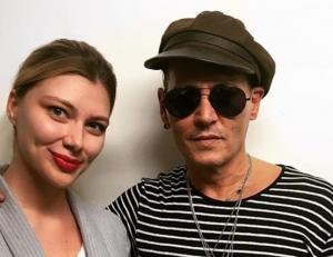 Johnny Depp: &Omicron;&iota; &phi;&omega;&tau;&omicron;&gamma;&rho;&alpha;&phi;ί&epsilon;&sigmaf; &pi;&omicron;&upsilon; &pi;&rho;&omicron;&kappa;&alpha;&lambda;&omicron;ύ&nu; &alpha;&nu;&eta;&sigma;&upsilon;&chi;ί&alpha; &gamma;&iota;&alpha; &tau;&eta;&nu; &upsilon;&gamma;&epsilon;ί&alpha; &tau;&omicron;&upsilon;