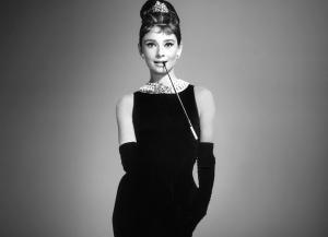 &Omicron;&iota; &sigma;&upsilon;&mu;&beta;&omicron;&upsilon;&lambda;έ&sigmaf; &omicron;&mu;&omicron;&rho;&phi;&iota;ά&sigmaf; &tau;&eta;&sigmaf; Audrey Hepburn &pi;&omicron;&upsilon; &kappa;ά&theta;&epsilon; &gamma;&upsilon;&nu;&alpha;ί&kappa;&alpha; &pi;&rho;έ&pi;&epsilon;&iota; &nu;&alpha; &delta;&iota;&alpha;&beta;ά&sigma;&epsilon;&iota;