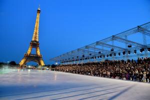 &Sigma;&tau;&iota;&gamma;&mu;έ&sigmaf; &alpha;&pi;ό &tau;&omicron; show &tau;&omicron;&upsilon; Saint Laurent &sigma;&tau;&omicron; &Pi;&alpha;&rho;ί&sigma;&iota;