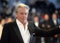 O Alain Delon &epsilon;&pi;&epsilon;&iota;&gamma;ό&nu;&tau;&omega;&sigmaf; &sigma;&tau;&omicron; &nu;&omicron;&sigma;&omicron;&kappa;&omicron;&mu;&epsilon;ί&omicron; &mu;&epsilon; &kappa;&alpha;&rho;&delta;&iota;&alpha;&kappa;ή &pi;&rho;&omicron;&sigma;&beta;&omicron;&lambda;ή