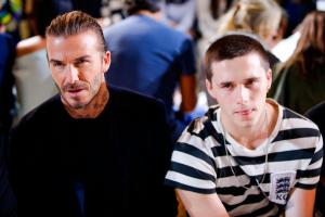 &Omicron; David Beckham &alpha;&pi;&alpha;&nu;&tau;ά&epsilon;&iota; &sigma;&tau;&omicron; &alpha;&nu; έ&chi;&epsilon;&iota; &kappa;ά&nu;&epsilon;&iota; botox ή ό&chi;&iota;