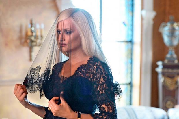 &laquo;&Eta; &delta;&omicron;&lambda;&omicron;&phi;&omicron;&nu;ί&alpha; &tau;&omicron;&upsilon; Gianni Versace&raquo;: &Delta;&epsilon;ί&tau;&epsilon; &tau;&omicron; &sigma;&upsilon;&gamma;&kappa;&lambda;&omicron;&nu;&iota;&sigma;&tau;&iota;&kappa;ό trailer