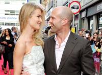 Jason Statham &amp; Rosie Huntington έ&gamma;&iota;&nu;&alpha;&nu; &gamma;&omicron;&nu;&epsilon;ί&sigmaf; - &Delta;&epsilon;ί&tau;&epsilon; &tau;&eta;&nu; &tau;&rho;&upsilon;&phi;&epsilon;&rho;ή &phi;&omega;&tau;&omicron;&gamma;&rho;&alpha;&phi;ί&alpha;