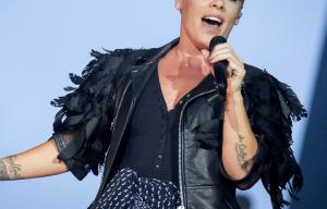 &Pi;&epsilon;&rho;&iota;&omicron;&delta;&iota;&kappa;ό People: &Alpha;&upsilon;&tau;ή &epsilon;ί&nu;&alpha;&iota; &eta; &omicron;&mu;&omicron;&rho;&phi;ό&tau;&epsilon;&rho;&eta; &gamma;&upsilon;&nu;&alpha;ί&kappa;&alpha; &tau;&omicron;&upsilon; &kappa;ό&sigma;&mu;&omicron;&upsilon;