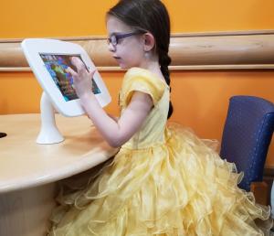 &Alpha;&upsilon;&tau;ή &epsilon;ί&nu;&alpha;&iota; &eta; &pi;&rho;&iota;&gamma;&kappa;ί&pi;&iota;&sigma;&sigma;&alpha; Lilli, &tau;&omicron; &kappa;&omicron;&rho;ί&tau;&sigma;&iota; &pi;&omicron;&upsilon; &nu;&tau;ύ&nu;&epsilon;&tau;&alpha;&iota; &beta;&alpha;&sigma;&iota;&lambda;&iota;&kappa;ά &pi;&rho;&iota;&nu; &alpha;&pi;ό &kappa;ά&theta;&epsilon; &chi;&eta;&mu;&epsilon;&iota;&omicron;&theta;&epsilon;&rho;&alpha;&pi;&epsilon;ί&alpha; &tau;&eta;&sigmaf;