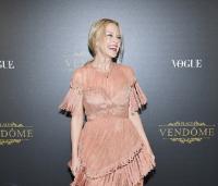 &Eta; 49&chi;&rho;&omicron;&nu;&eta; Kylie Minogue &epsilon;&nu;&tau;&upsilon;&pi;&omega;&sigma;ί&alpha;&sigma;&epsilon; &sigma;&tau;&eta;&nu; &Epsilon;&beta;&delta;&omicron;&mu;ά&delta;&alpha; &Mu;ό&delta;&alpha;&sigmaf; &sigma;&tau;&omicron; &Pi;&alpha;&rho;ί&sigma;&iota;
