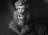 Marilyn Monroe: &laquo;&Phi;&omicron;&beta;ά&mu;&alpha;&iota;&hellip;&raquo; &epsilon;ί&chi;&epsilon; &pi;&epsilon;&iota; &sigma;&tau;&eta;&nu; &alpha;&delta;&epsilon;&lambda;&phi;ή &psi;&upsilon;&chi;ή &tau;&eta;&sigmaf; &lambda;ί&gamma;&omicron; &pi;&rho;&iota;&nu; &beta;&rho;&epsilon;&theta;&epsilon;ί &nu;&epsilon;&kappa;&rho;ή