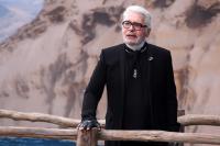 &Pi;έ&theta;&alpha;&nu;&epsilon; o Karl Lagerfeld