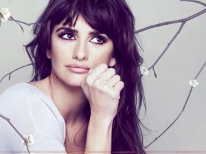 H Penelope Cruz έ&gamma;&iota;&nu;&epsilon; &kappa;&alpha;&tau;ά&xi;&alpha;&nu;&theta;&eta; &kappa;&alpha;&iota; &mu;&alpha;&sigmaf; &sigma;&omicron;&kappa;ά&rho;&epsilon;&iota;
