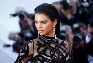&Tau;&omicron; &mu;&upsilon;&sigma;&tau;&iota;&kappa;ό &tau;&eta;&sigmaf; Kendall Jenner &gamma;&iota;&alpha; &lambda;&alpha;&mu;&pi;&epsilon;&rho;ά &mu;&alpha;&lambda;&lambda;&iota;ά