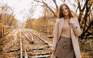 Autumn Fashion Trends: 4 &delta;&iota;&alpha;&chi;&rho;&omicron;&nu;&iota;&kappa;ά &kappa;&omicron;&mu;&mu;ά&tau;&iota;&alpha; &pi;&omicron;&upsilon; &alpha;&xi;ί&zeta;&epsilon;&iota; &nu;&alpha; &pi;&rho;&omicron;&sigma;&theta;έ&sigma;&epsilon;&iota;&sigmaf; &sigma;&tau;&eta; &phi;&theta;&iota;&nu;&omicron;&pi;&omega;&rho;&iota;&nu;ή &sigma;&omicron;&upsilon; &gamma;&kappa;&alpha;&rho;&nu;&tau;&alpha;&rho;ό&mu;&pi;&alpha;