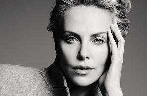 Charlize Theron: &Pi;ή&rho;&epsilon; 16 &kappa;&iota;&lambda;ά &gamma;&iota;&alpha; &nu;έ&omicron; &rho;ό&lambda;&omicron; &amp; &mu;&alpha;&sigmaf; &alpha;&pi;&omicron;&sigma;&tau;&omicron;&mu;ώ&nu;&epsilon;&iota;
