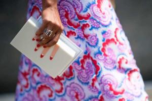 Red Mani: &Tau;&alpha; &pi;&iota;&omicron; chic &kappa;ό&kappa;&kappa;&iota;&nu;&alpha; &mu;&alpha;&nu;ό &alpha;&upsilon;&tau;ή&sigmaf; &tau;&eta;&sigmaf; &sigma;&epsilon;&zeta;ό&nu;